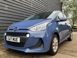Blue Used 2017 Hyundai i10 Premium Hatchback | £5,975 (Fair price)