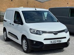 White Used 2022 Toyota Proace Van | £8,995 (Super price)