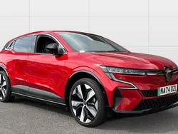Red Used 2024 Renault Mégane Komfort Hatchback | £21,338 (Fair price)