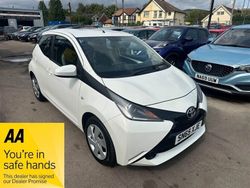 White Used 2015 Toyota Aygo x-press Hatchback | £5,995 (Fair price)