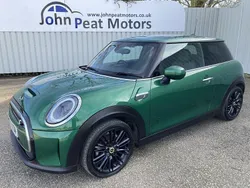 British racing green iv Used 2022 Mini Cooper SE Hatch Hatchback | £14,999