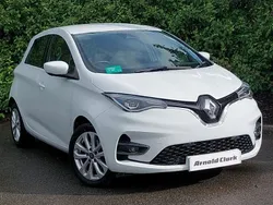White Used 2022 Renault Rapid SE Hatchback | £11,698 (Fair price)