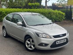 Silver Used 2009 Ford Focus Zetec Hatchback | £3,795 (Fair price)