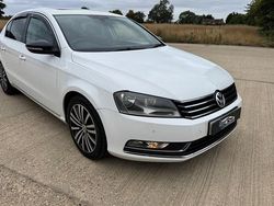 White Used 2011 VW Passat Sportline Sedan | £2,695 (Fair price)
