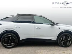 White Used 2025 Peugeot e-3008 GT SUV | £28,975