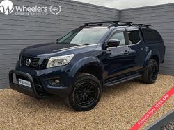 Blue Used 2017 Nissan Navara Tekna Pickup | £17,990 (Fair price)