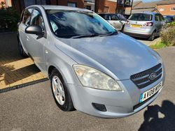 Silver Used 2008 Kia Ceed Hatchback | £1,200 (Fair price)