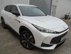 White New 2024 MG HS Trophy SUV | £29,995