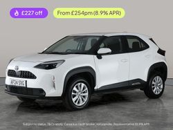 White Used 2024 Toyota Yaris Cross SUV | £18,254 (Fair price)