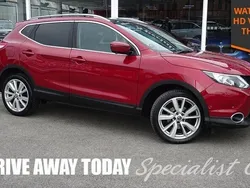 Red Used 2016 Nissan Qashqai Tekna SUV | £10,000 (Fair price)