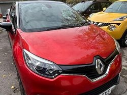 Red/black Used 2016 Renault Captur Signature SUV | £5,995 (Fair price)