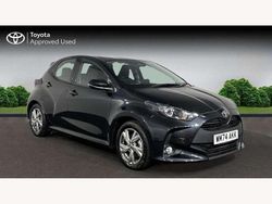 Black Used 2025 Toyota Yaris Hybrid Hatchback | £19,601 (Fair price)