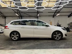 White Used 2016 Peugeot 308 Allure Estate | £7,495 (Fair price)
