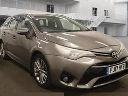Platinum grey Used 2017 Toyota Avensis Business Edition Estate | £8,975 (Fair price)