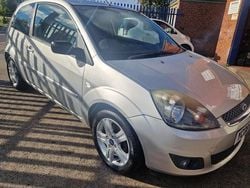 Silver Used 2008 Ford Fiesta Zetec Hatchback | £1,795 (Fair price)