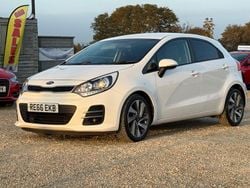 White Used 2016 Kia Rio 3 Hatchback | £4,595 (Good price)