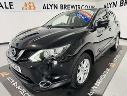 Pearl black metallic Used 2015 Nissan Qashqai Acenta+ SUV | £7,299 (Good price)