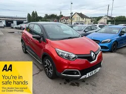 Red/black Used 2015 Renault Captur Signature SUV | £6,995 (Fair price)