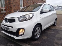 White Used 2013 Kia Picanto Hatchback | £2,499 (Fair price)