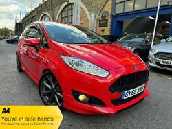Red Used 2015 Ford Fiesta Zetec Hatchback | £4,990 (Fair price)
