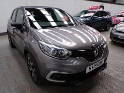 Grey Used 2018 Renault Captur Dynamique SUV | £7,985 (Fair price)