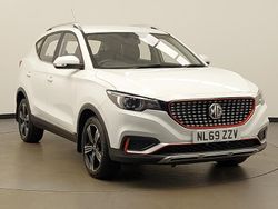 White Used 2019 MG ZS Sedan | £10,998 (Fair price)