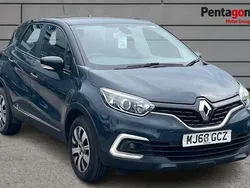 Blue/black Used 2018 Renault Captur Play SUV | £9,495 (Fair price)