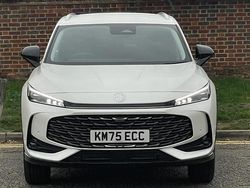 White New 2025 MG HS Trophy SUV | £25,599 (Super price)