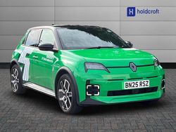Twotone metallic pop green with black roof + re Used 2025 Renault R5 Hatchback | £25,750 (Fair price)