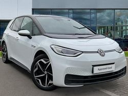 Glacier white metallic black Used 2022 VW ID.3 Pro Hatchback | £15,340 (Fair price)