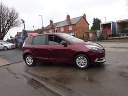 Metallic red Used 2015 Renault Scénic III LIMITED MPV | £4,295 (Fair price)