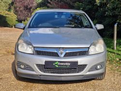 Silver Used 2009 Vauxhall Astra Design Edition Hatchback | £599 (Fair price)