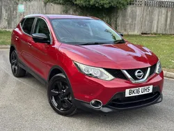 Red Used 2016 Nissan Qashqai N-Connecta SUV | £7,295 (Good price)
