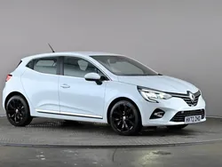 White Used 2022 Renault Clio V SE Hatchback | £12,798 (Fair price)