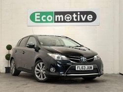 Black Used 2013 Toyota Auris Hybrid Hatchback | £7,532 (Fair price)