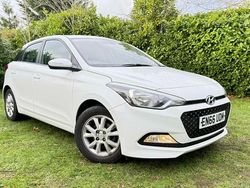 White Used 2017 Hyundai i20 SE Hatchback | £4,450 (Super price)