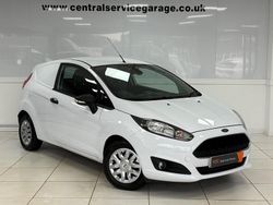 White Used 2016 Ford Fiesta Hatchback | £5,495 (Fair price)