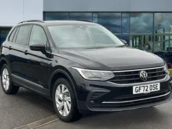 Deep black pearlescent Used 2022 VW Tiguan Life SUV | £19,515 (Fair price)