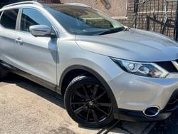 Silver Used 2015 Nissan Qashqai Tekna SUV | £7,595 (A bit pricey)