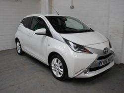White Used 2015 Toyota Aygo X-pure Hatchback | £5,795 (Fair price)