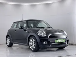 Black Used 2013 Mini Cooper Hatch Hatchback | £4,640 (Fair price)