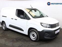 White New 2024 Vauxhall Combo MPV | £14,799 (Good price)