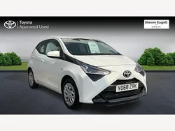 White Used 2018 Toyota Aygo X-play Hatchback | £7,897 (Fair price)
