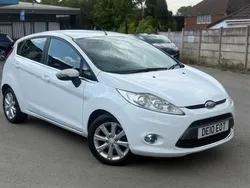 White Used 2010 Ford Fiesta Zetec Hatchback | £3,985 (Fair price)