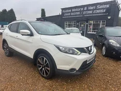 White Used 2014 Nissan Qashqai Tekna SUV | £5,950