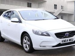 White Used 2015 Volvo V40 SE Estate | £7,995 (Fair price)
