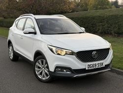 White Used 2019 MG ZS Excite Hatchback | £9,490 (Fair price)