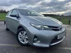 Grey Used 2013 Toyota Auris Hybrid Hatchback | £7,990 (Good price)