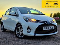 White Used 2014 Toyota Yaris Hybrid Hatchback | £9,388 (Fair price)