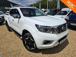 White Used 2020 Nissan Navara Tekna Pickup | £14,995 (Expensive)